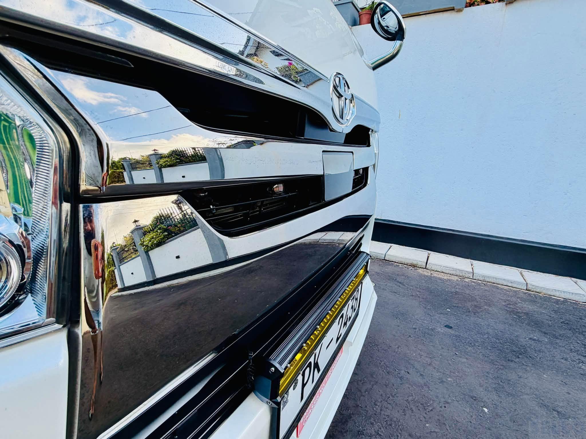 Toyota Hiace 2018 - Photo 6
