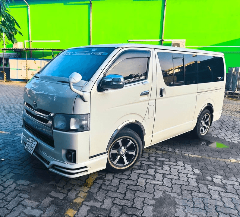 Toyota Hiace 2013