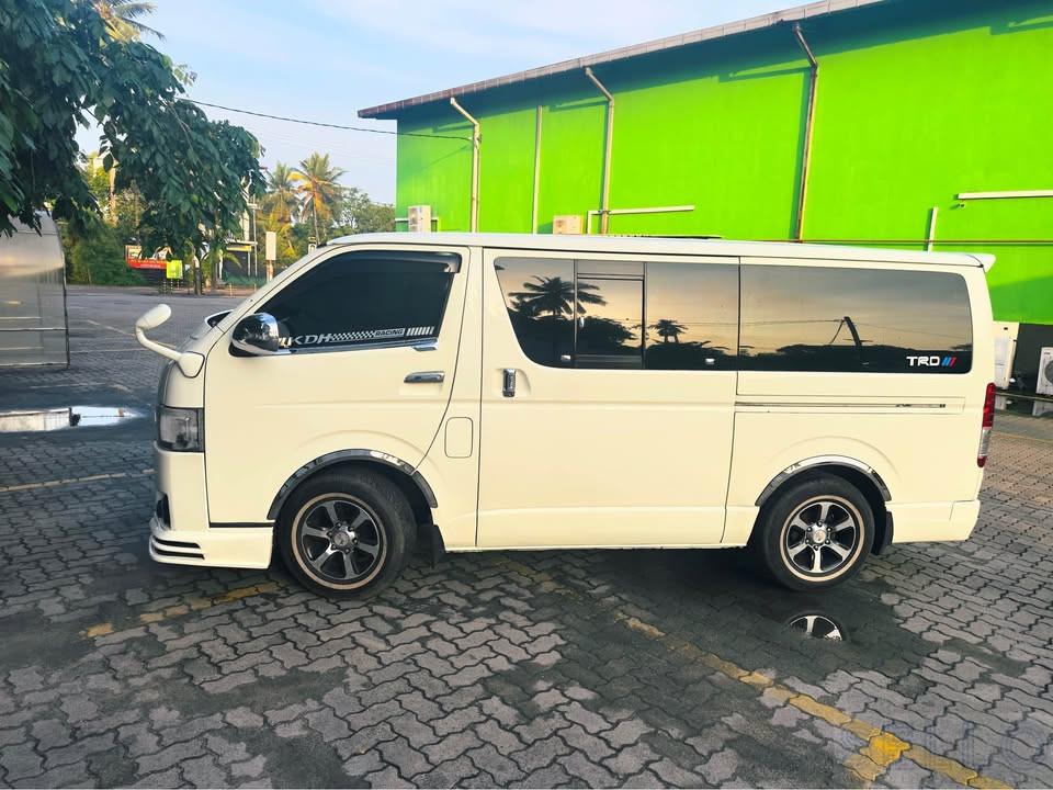 Toyota Hiace 2013 - Photo 2