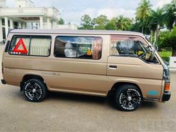 Nissan Caravan 1990 - Photo 2