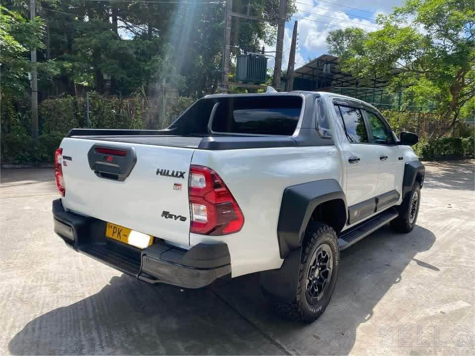 Toyota Hilux 2024 - Photo 2