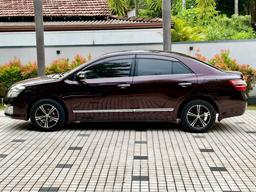 Toyota Premio 2011 - Photo 2