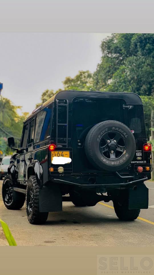 Land Rover Defender 1992 - Photo 3