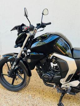 Yamaha FZ 2017 - Photo 4
