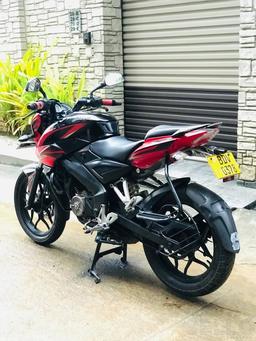 Bajaj Pulsar 2016 - Photo 2