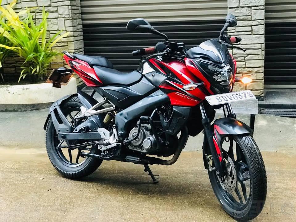 Bajaj Pulsar 2016 - Photo 7