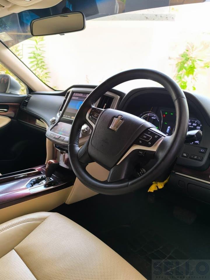 Toyota Crown 2013 - Photo 2
