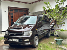Toyota Noah 2000