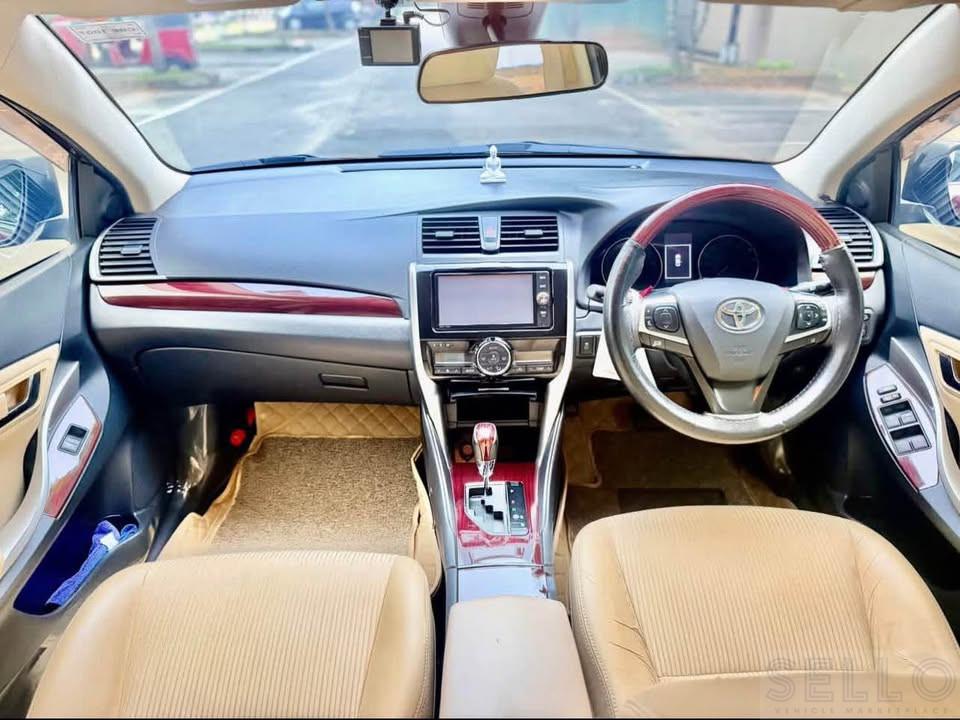 Toyota Premio 2017 - Photo 2