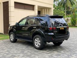 Toyota Fortuner 2011 - Photo 4