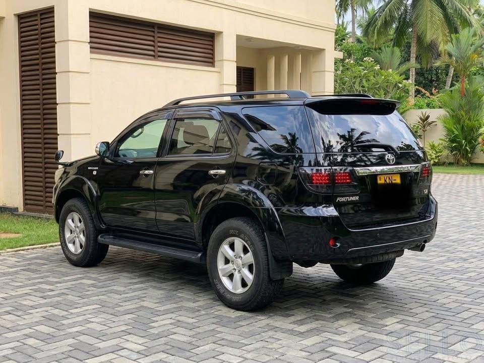 Toyota Fortuner 2011 - Photo 4
