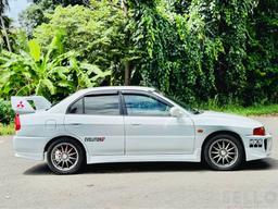 Mitsubishi Evolution 2001 - Photo 2