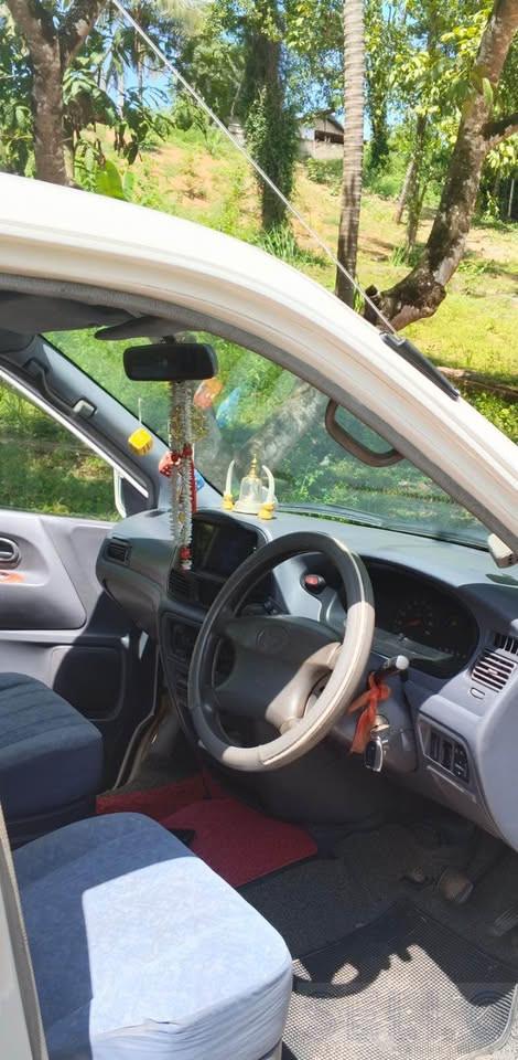 Toyota Noah 1997