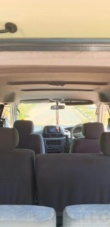 Toyota Noah 1997 - Photo 2