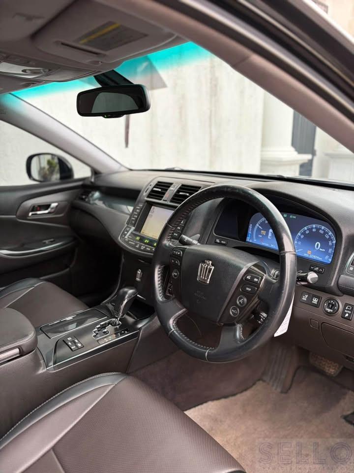Toyota Crown 2008 - Photo 2
