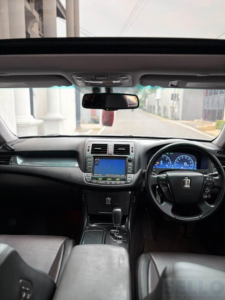 Toyota Crown 2008 - Photo 4